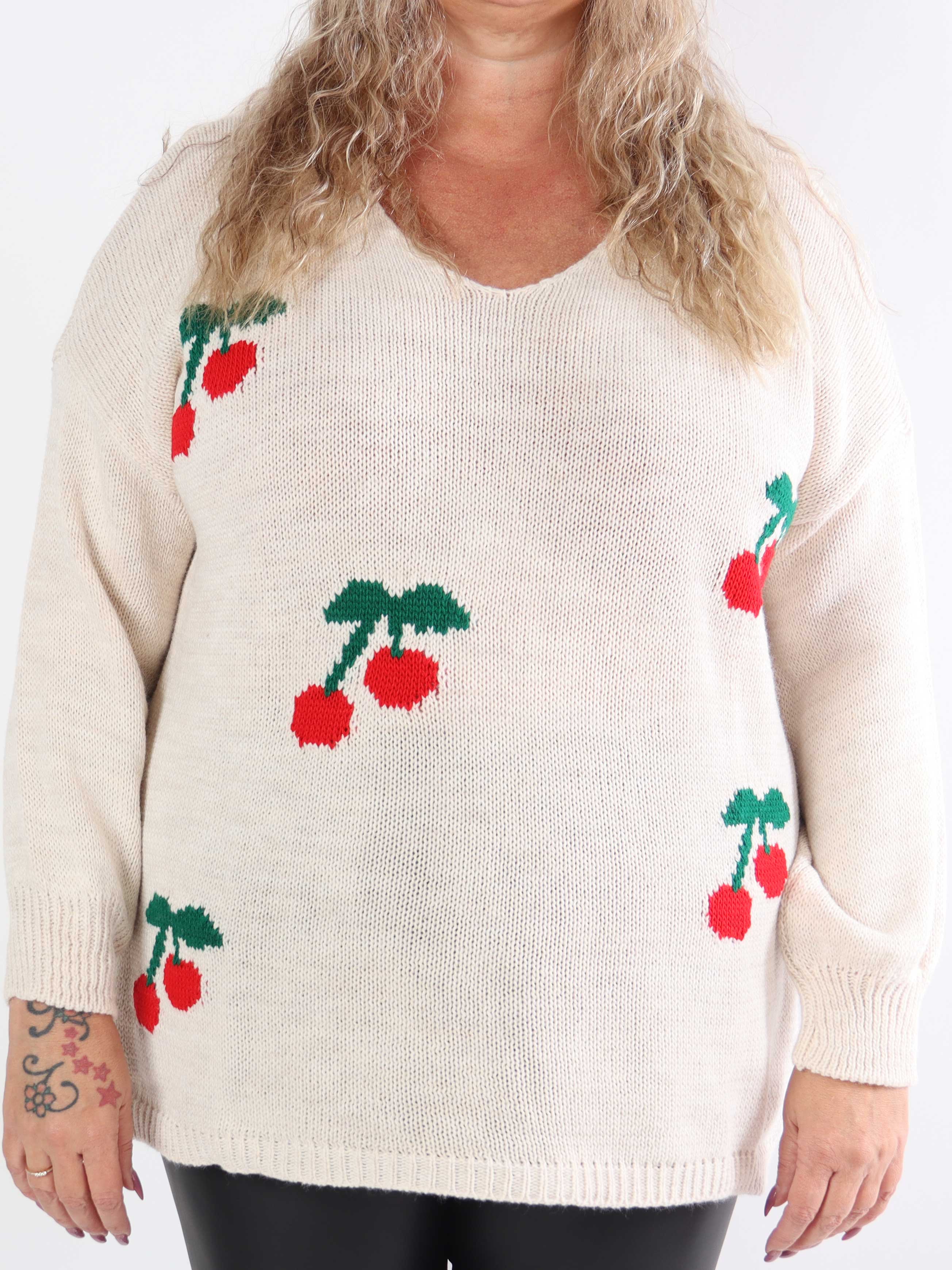 Cherry - Stickad blus i plus size med körsbär